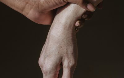 Accompagnement de fin de vie : pourquoi cela peut déclencher des crises d’angoisse ou un trouble panique